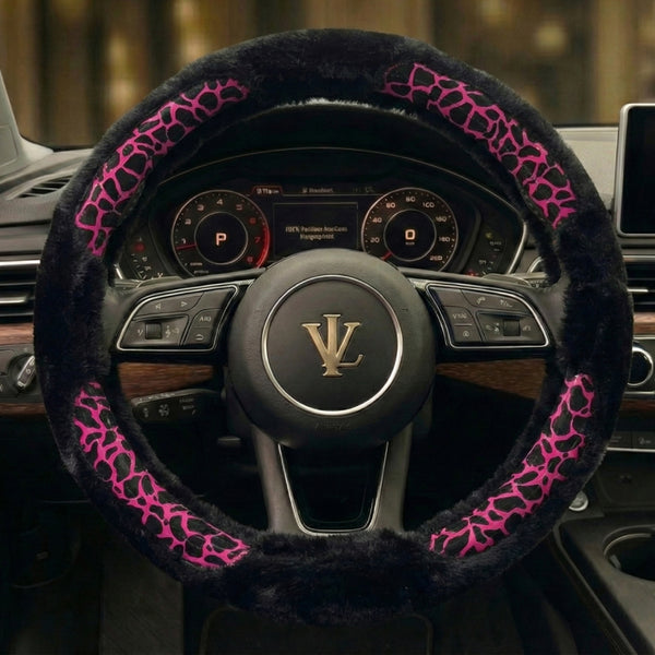 Yumuşak Dokulu Siyah ve Canlı Fuşya Desenli Lüks Tüylü Direksiyon Kılıfı Detayı