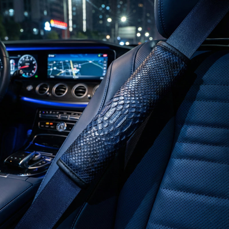 Gece Mavisi Araç İçi Aksesuar Kombini ve Lüks Kemer Pedi Uygulaması