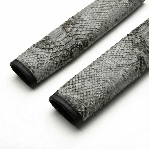 Lüks Yılan Derisi Desenli Oto Kemer Pedi Takımı - Gümüş Gri ve Siyah Detaylı
