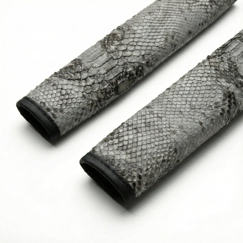 Lüks Yılan Derisi Desenli Oto Kemer Pedi Takımı - Gümüş Gri ve Siyah Detaylı